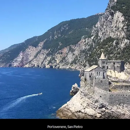 A Ridosso Sul Mare Nel Cuore Del Paese Le Grazie (Liguria)