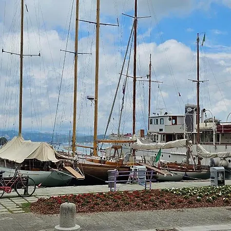 A Ridosso Sul Mare Nel Cuore Del Paese Le Grazie (Liguria)