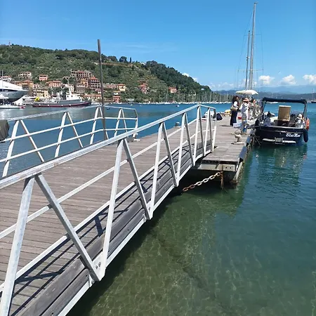 A Ridosso Sul Mare Nel Cuore Del Paese Casa vacanze Le Grazie (Liguria)