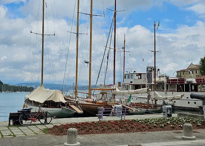 A Ridosso Sul Mare Nel Cuore Del Paese Le Grazie (Liguria)