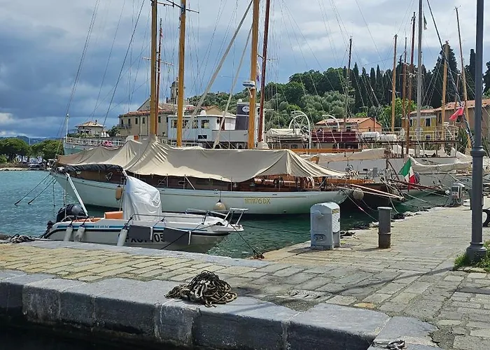 A Ridosso Sul Mare Nel Cuore Del Paese