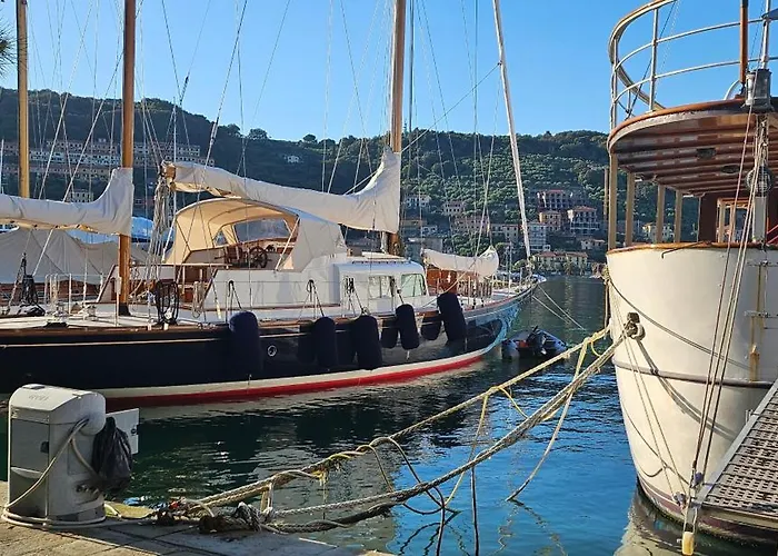 A Ridosso Sul Mare Nel Cuore Del Paese * Le Grazie (Liguria)