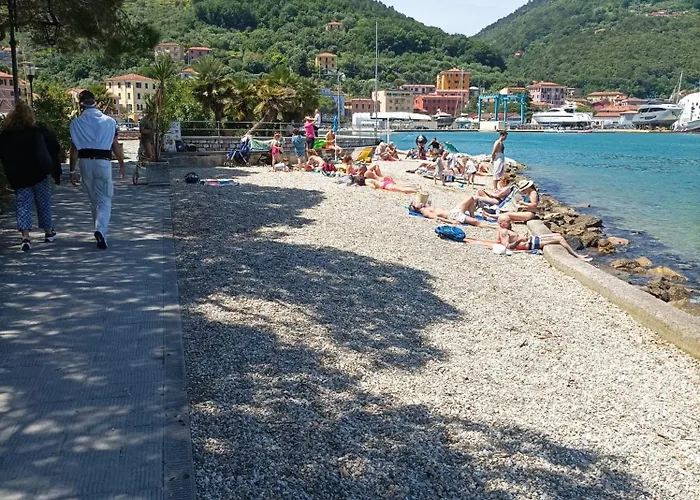 A Ridosso Sul Mare Nel Cuore Del Paese